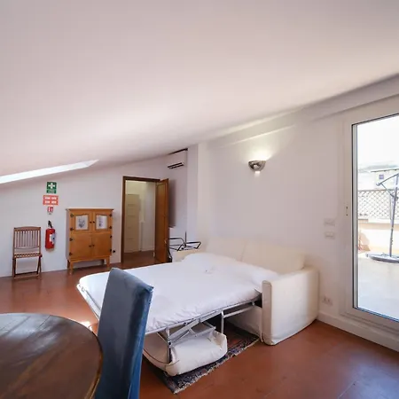 Juan's Trevi Buddyrent Apartment Rome